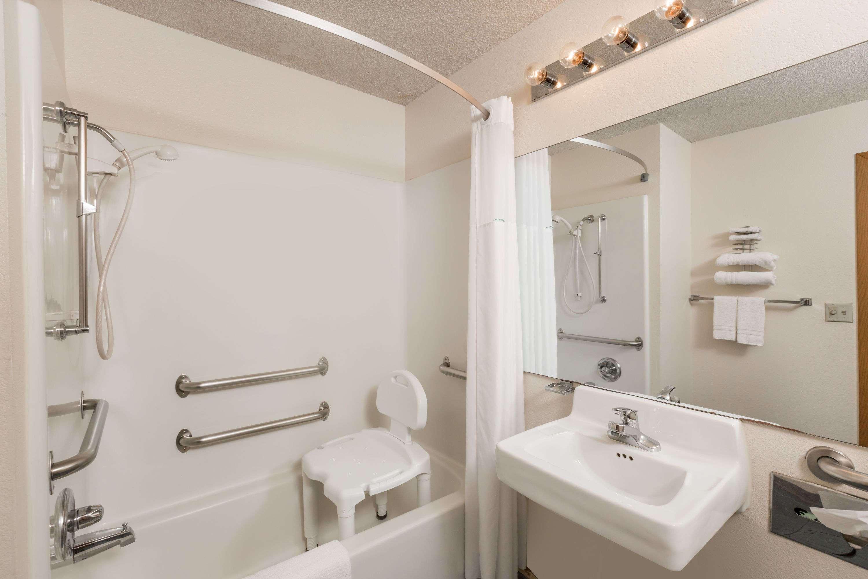 Howard Johnson By Wyndham Wichita Airport מראה חיצוני תמונה