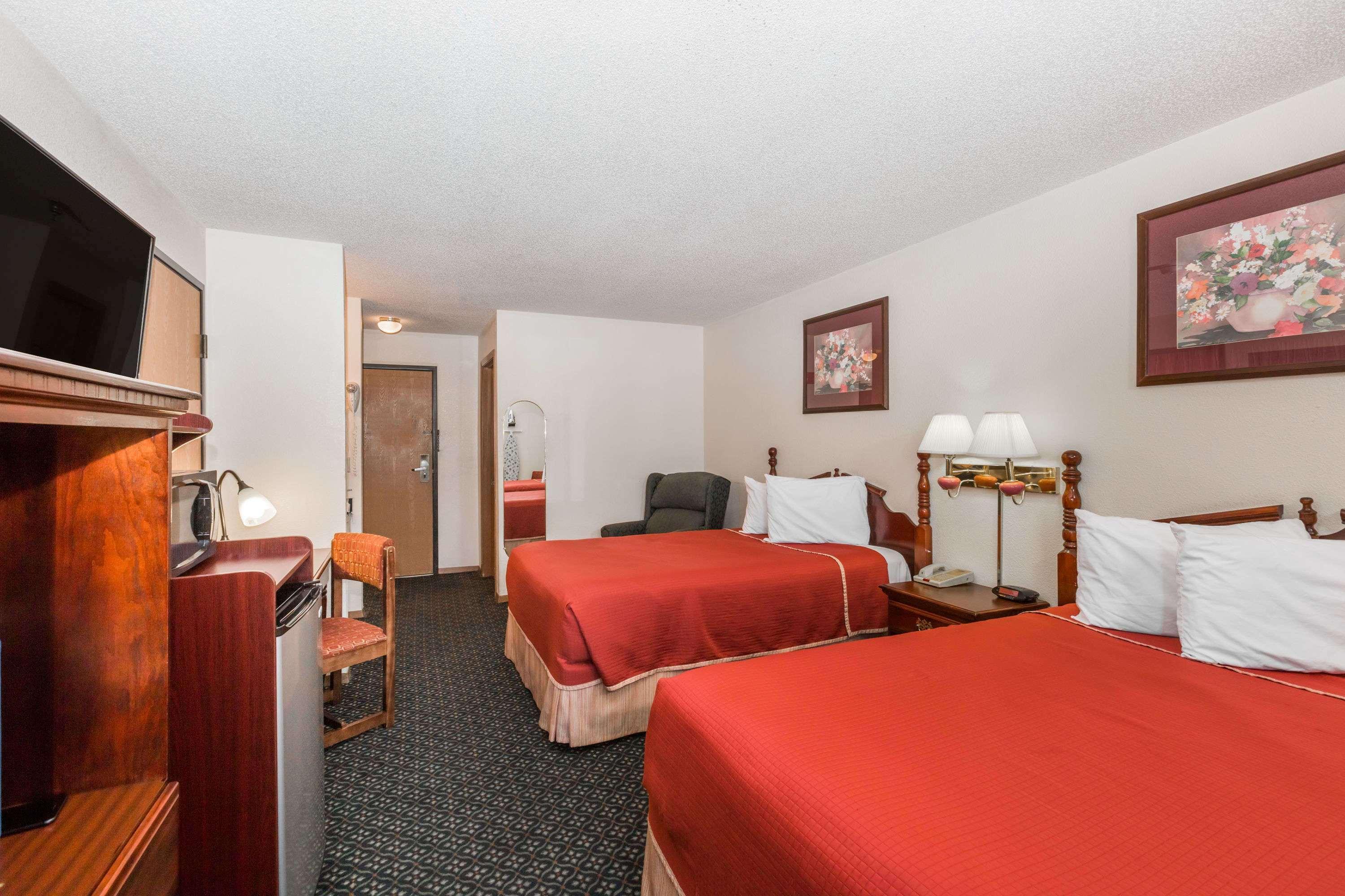 Howard Johnson By Wyndham Wichita Airport מראה חיצוני תמונה