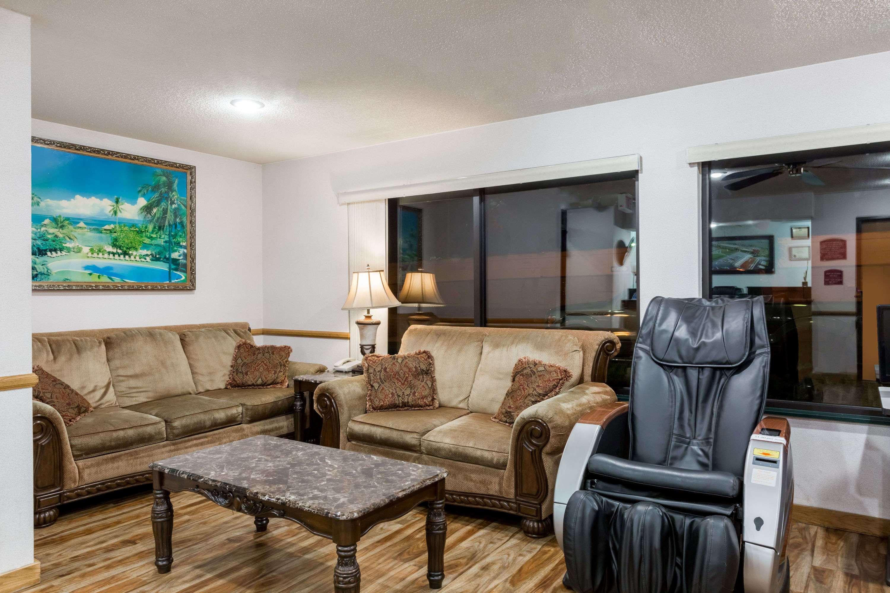 Howard Johnson By Wyndham Wichita Airport מראה חיצוני תמונה