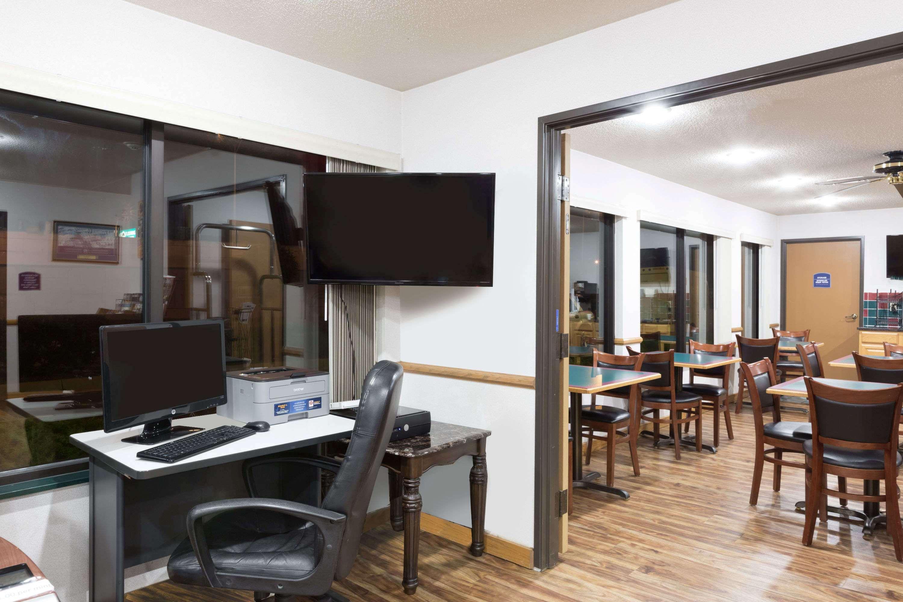 Howard Johnson By Wyndham Wichita Airport מראה חיצוני תמונה