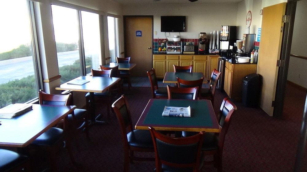 Howard Johnson By Wyndham Wichita Airport מראה חיצוני תמונה