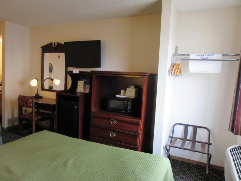 Howard Johnson By Wyndham Wichita Airport מראה חיצוני תמונה