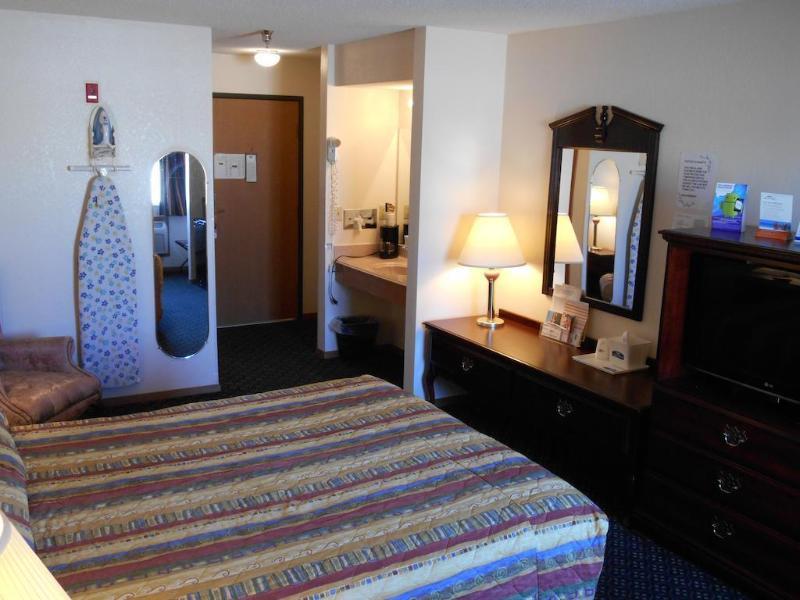 Howard Johnson By Wyndham Wichita Airport מראה חיצוני תמונה