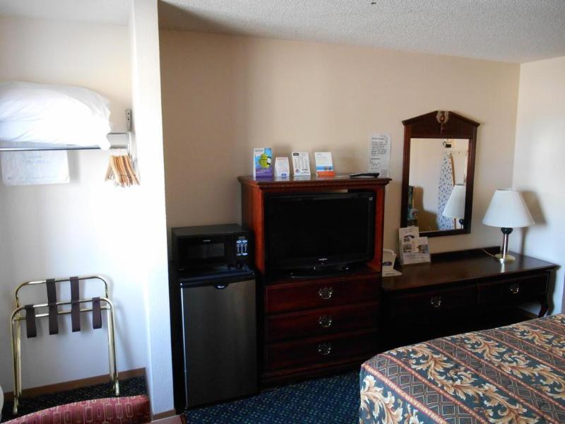 Howard Johnson By Wyndham Wichita Airport מראה חיצוני תמונה