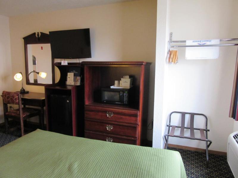 Howard Johnson By Wyndham Wichita Airport מראה חיצוני תמונה