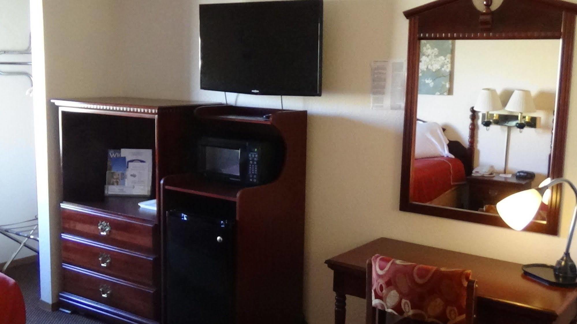 Howard Johnson By Wyndham Wichita Airport מראה חיצוני תמונה
