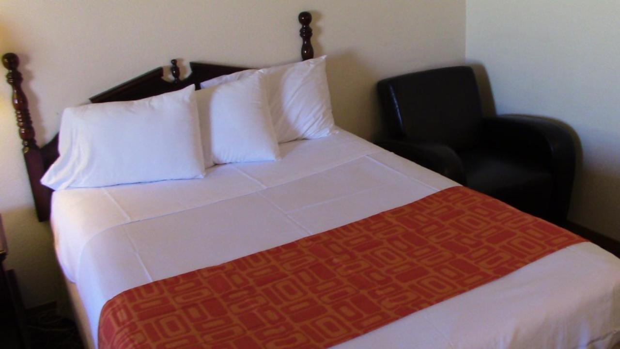 Howard Johnson By Wyndham Wichita Airport מראה חיצוני תמונה